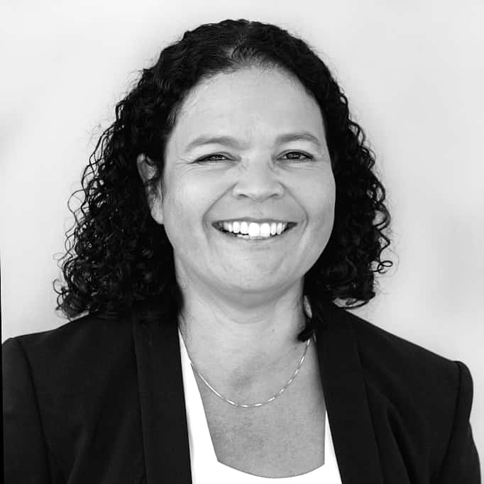 <p style="text-align: center;">Iris</p>
<p style="text-align: center;">Calmes</p>